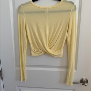 ALO Yoga Light Yellow Twist Front Crop Top